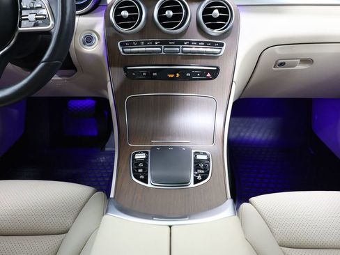 Used 2021 Mercedes-Benz GLC 300 4MATIC image 20
