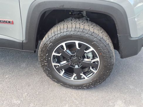 Used 2023 Jeep Renegade Trailhawk AWD/4WD image 9