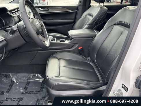 Used 2025 Jeep Grand Cherokee Limited w/ Black Appearance Package AWD/4WD image 18