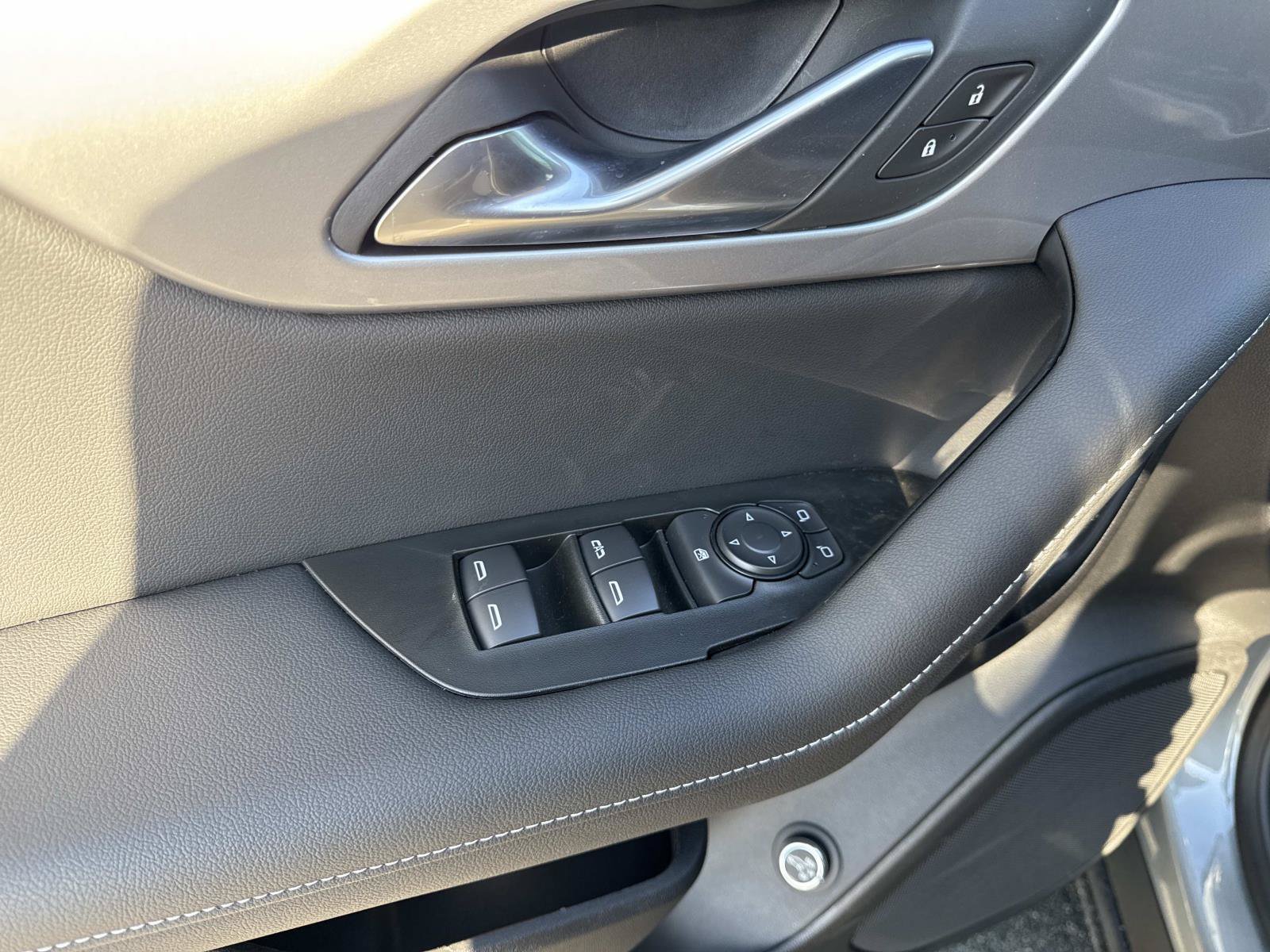 New 2026 Chevrolet Blazer LT w/ Convenience Package FWD image 18