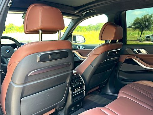 Certified 2025 BMW X7 M60i AWD/4WD image 18