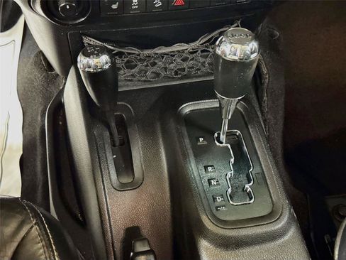 Used 2013 Jeep Wrangler Unlimited Sahara w/ Connectivity Group AWD/4WD image 13