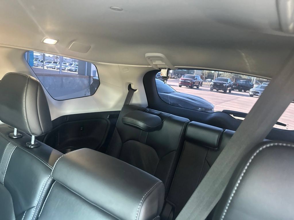 Used 2025 Honda Pilot EX-L image 26