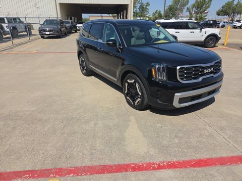 Used 2025 Kia Telluride S FWD image 6