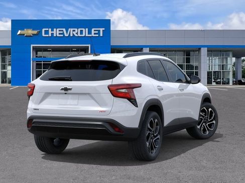 New 2026 Chevrolet Trax RS w/ Sunroof Package FWD image 4