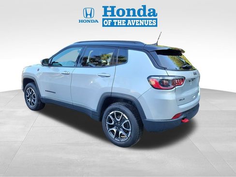Used 2024 Jeep Compass Trailhawk AWD/4WD image 3