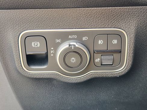 Certified 2025 Mercedes-Benz GLB 250 4MATIC image 18