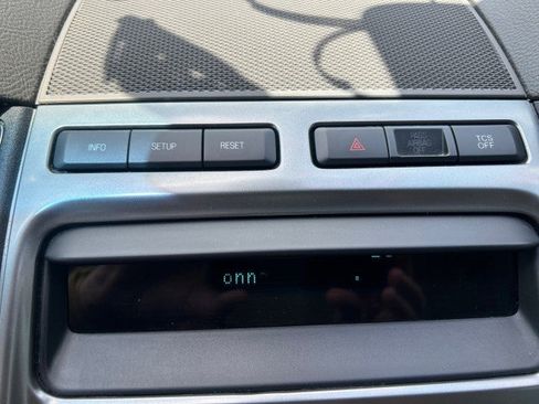 Used 2011 Ford Taurus Limited FWD image 15