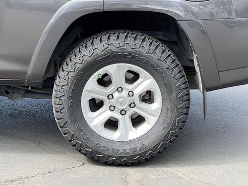 Used 2017 Toyota 4Runner SR5 AWD/4WD image 14