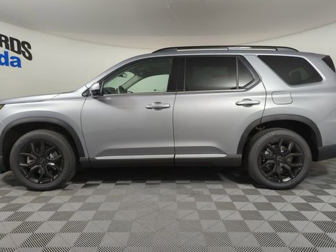 New 2025 Honda Pilot Touring image 2