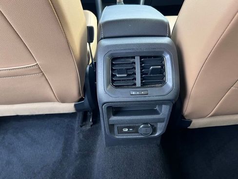 Used 2022 Volkswagen Tiguan SE image 54