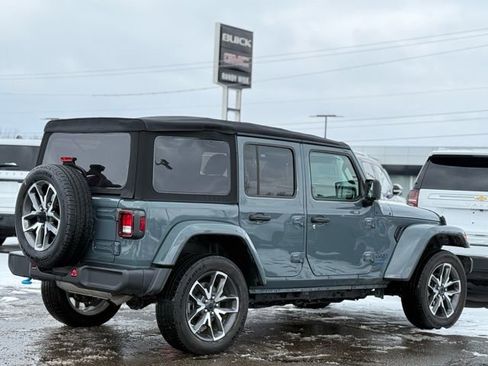 Used 2024 Jeep Wrangler Unlimited image 36