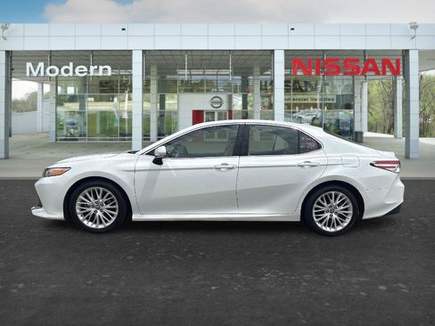 Used 2018 Toyota Camry XLE w/ Audio Package FWD image 2