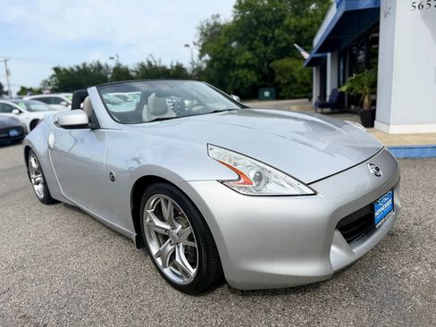 Used 2010 Nissan 370Z Touring w/ Sport Pkg RWD image 5