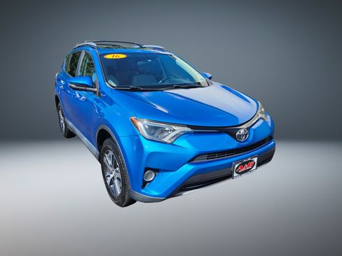 Used 2016 Toyota RAV4 XLE AWD/4WD image 1