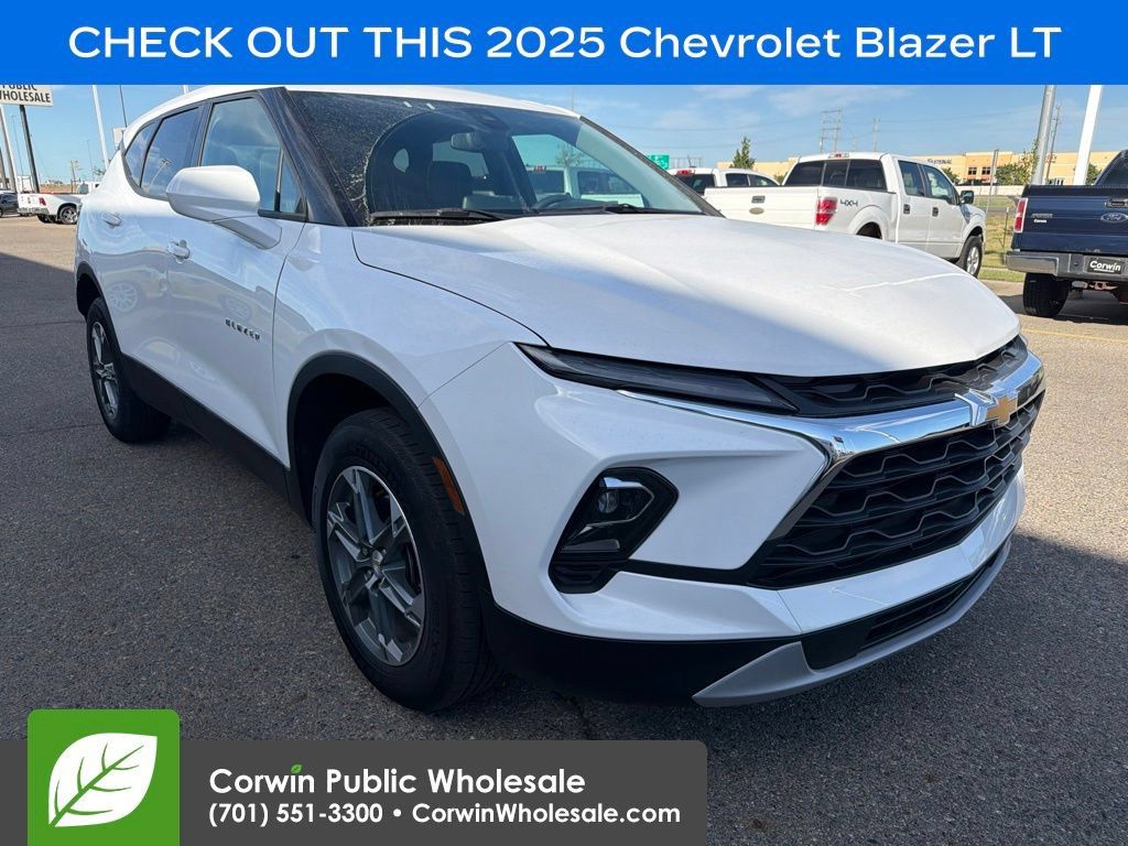 Used 2025 Chevrolet Blazer LT AWD/4WD image 1
