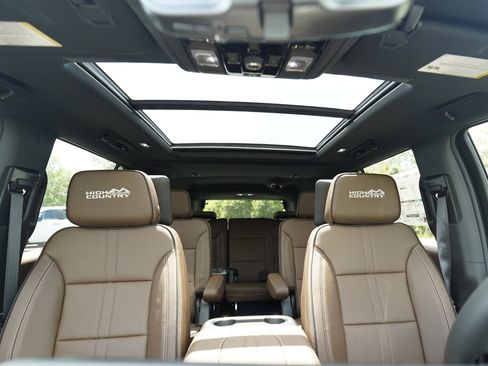 New 2026 Chevrolet Suburban High Country AWD/4WD image 8