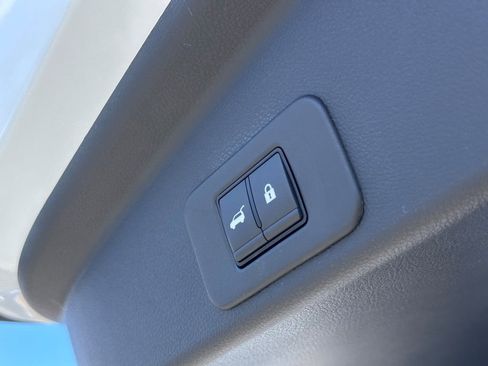 New 2025 Nissan Murano SL image 8