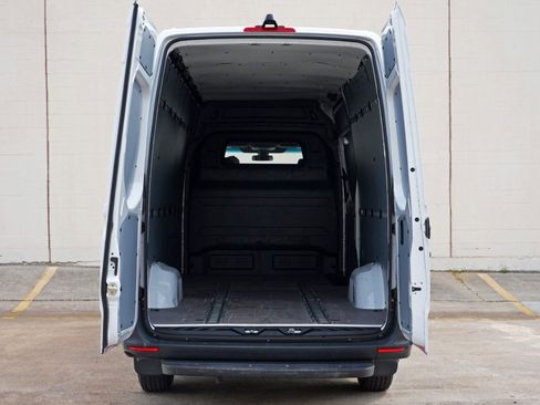 Used 2023 Mercedes-Benz Sprinter 2500 image 9