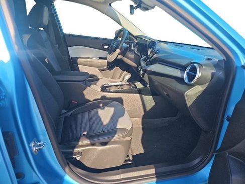Used 2025 Chevrolet Trax LT FWD image 10