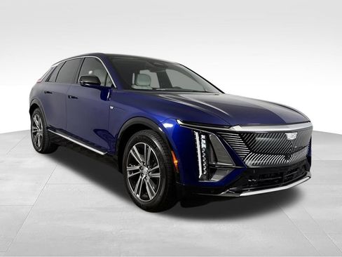 Used 2024 Cadillac Lyriq Luxury RWD image 3