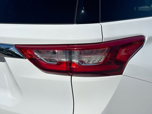 Used 2020 Chevrolet Traverse LT image 27