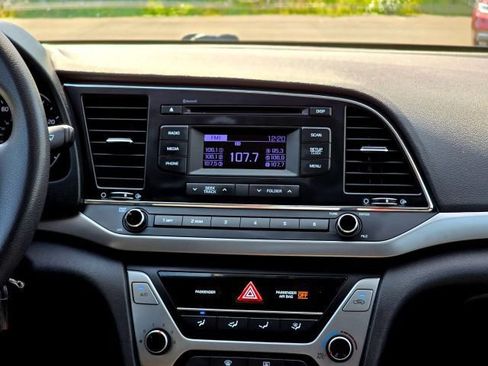 Used 2018 Hyundai Elantra SE FWD image 20