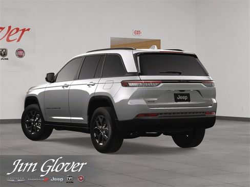 New 2025 Jeep Grand Cherokee Altitude image 5