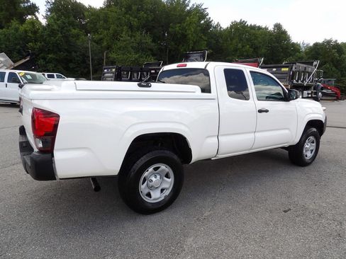 Used 2020 Toyota Tacoma SR image 8