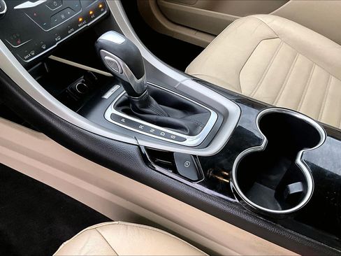 Used 2014 Ford Fusion SE w/ Equipment Group 202A FWD image 15