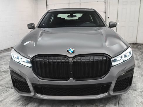 Used 2022 BMW 740i xDrive w/ M Sport Package AWD/4WD image 2