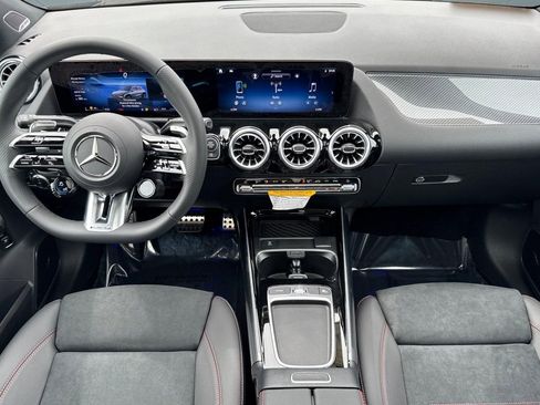 Used 2025 Mercedes-Benz GLA 35 AMG 4MATIC image 15