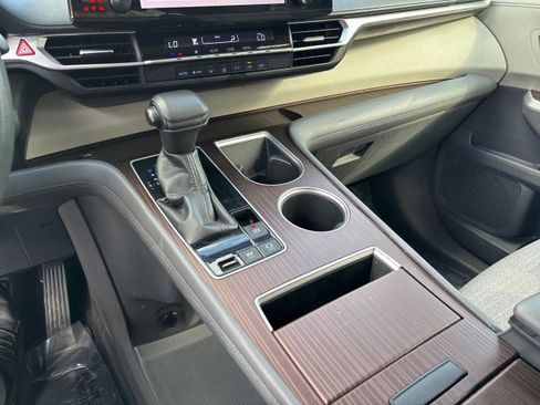 Used 2021 Toyota Sienna LE image 22