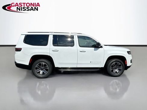 Used 2024 Jeep Wagoneer Series II w/ Flexible Seating Group RWD image 10