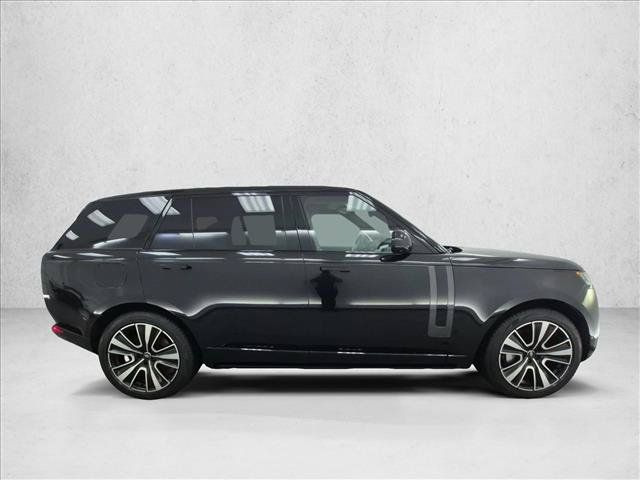 Certified 2025 Land Rover Range Rover Long Wheelbase SE AWD/4WD image 4