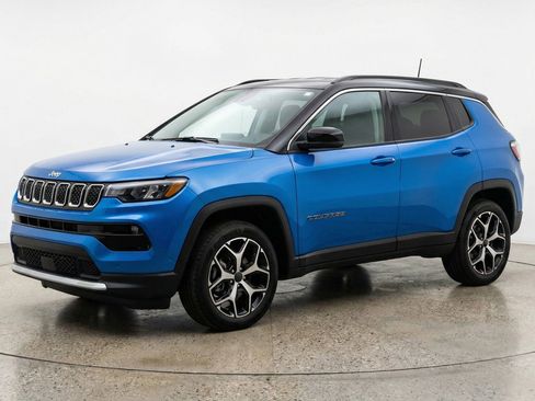 Used 2025 Jeep Compass Limited image 3