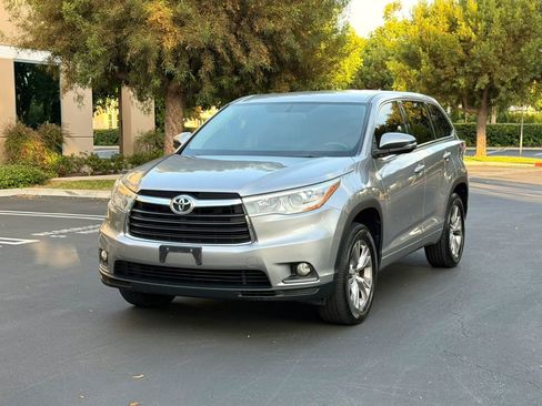 Used 2016 Toyota Highlander Plus FWD image 8