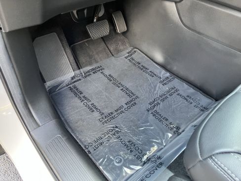 Used 2025 Honda Pilot EX-L image 18