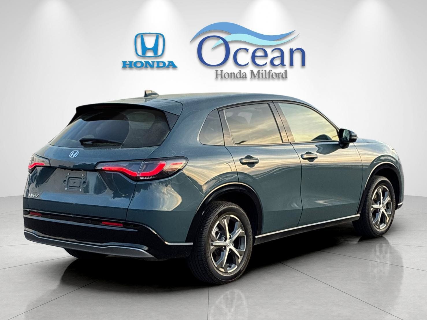 Used 2025 Honda HR-V EX-L image 3
