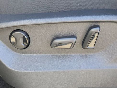 New 2026 Volkswagen Atlas Cross Sport SE image 21