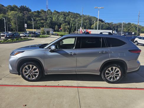 Certified 2021 Toyota Highlander Limited image 9