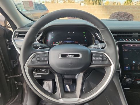 Used 2023 Jeep Grand Cherokee 4WD 4xe image 10