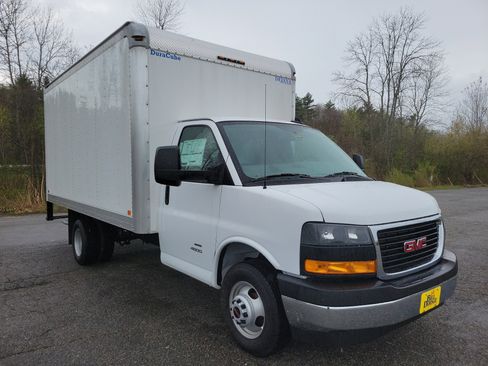 New 2025 GMC Savana 4500 w/ Power Convenience Package RWD image 9
