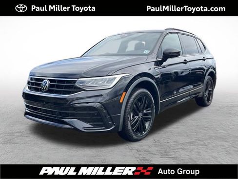 Used 2022 Volkswagen Tiguan SE R-Line image 1