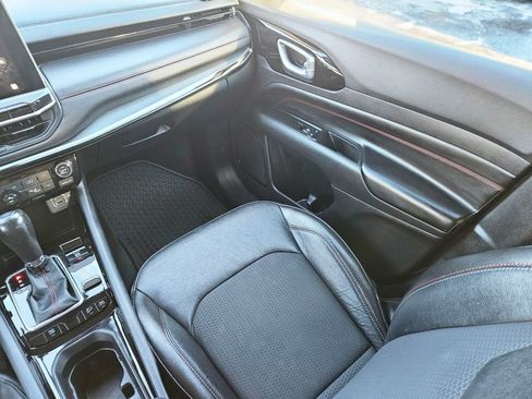 Used 2022 Jeep Compass Trailhawk w/ Trailhawk Convenience Group image 12