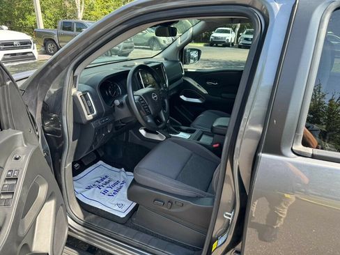 Used 2025 Nissan Frontier SV w/ Tow Package RWD image 3