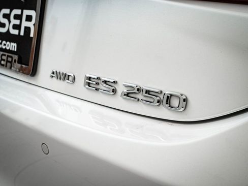 Certified 2023 Lexus ES 250 w/ Premium Package image 16