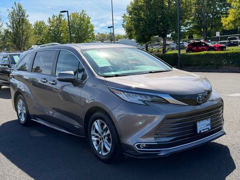 Used 2021 Toyota Sienna Limited AWD/4WD image 2
