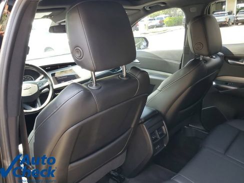 Used 2023 Cadillac XT4 Premium Luxury FWD image 13