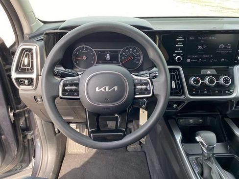 Used 2023 Kia Sorento LX FWD image 5